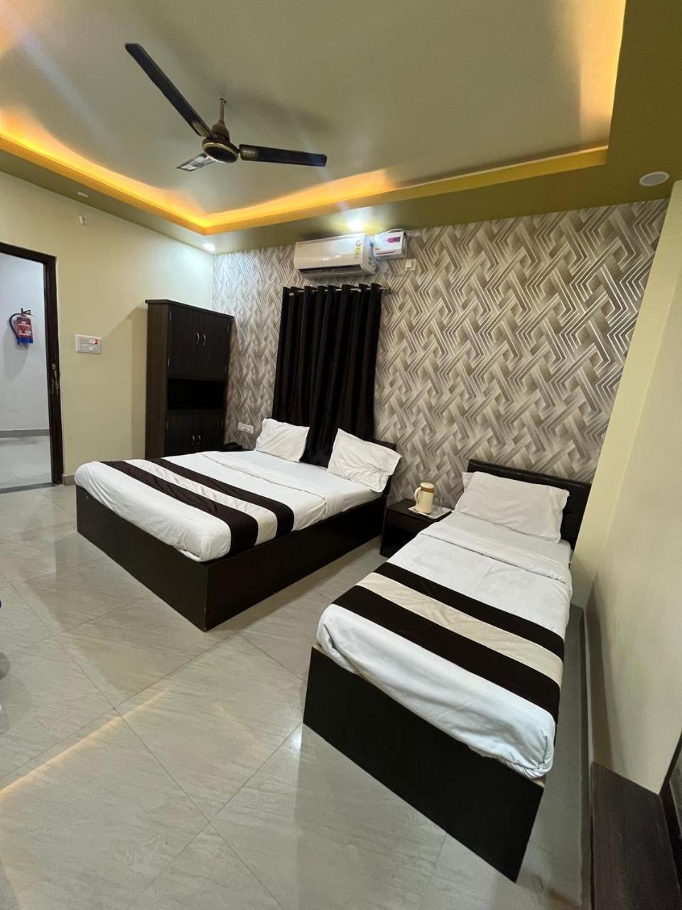 Hotel Shiv Mangalam Near Kashi Vishwanath Tample Варанаси Экстерьер фото